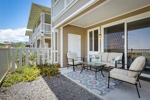 Terrace/patio - Kona Sea Ridge L-4 - Townhome in the heart of Kona (Kailua Kona)