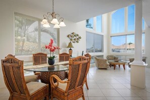 Dining - Kona Sea Ridge L-4 - Townhome in the heart of Kona (Kailua Kona)