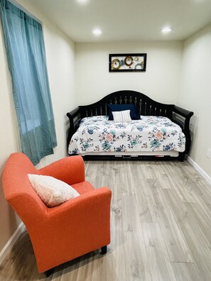3 bedrooms, desk, iron/ironing board, WiFi - Spacious 1700 sq ft. | 3 bedroom | ♛ Suite (Northglenn)