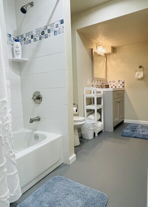 Combined shower/bathtub, hair dryer, towels, soap - Spacious 1700 sq ft. | 3 bedroom | ♛ Suite (Northglenn)