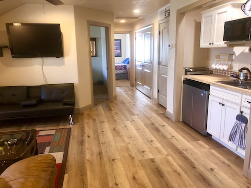 Zion getaway duplex style home 4 bedroom 2 bathroom next to sand hollow and Zion