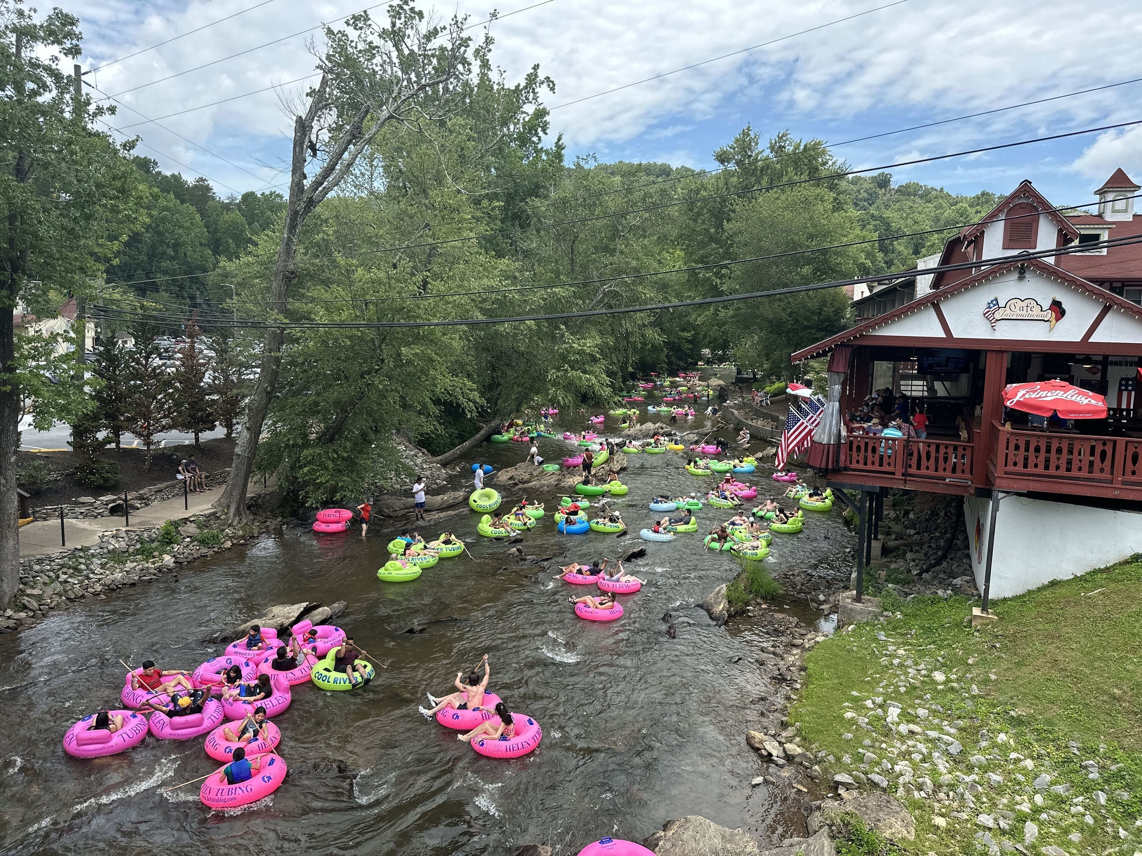 Pools, Lake, Horses! 5 Mi to go TUBING in Helen.  Book now for fall leaves! 