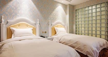 Xinwei Business Hotel