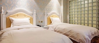 Xinwei Business Hotel