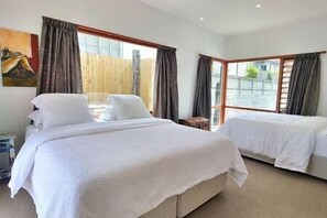 6 chambres, fer et planche à repasser, lit de bébé portatif, Wi-Fi