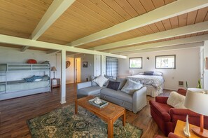 3 bedrooms, desk, travel crib, free WiFi