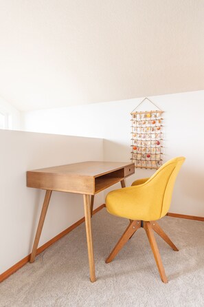 Interior - Tranquil ocean view, walk to beach, king suite (Lincoln City)