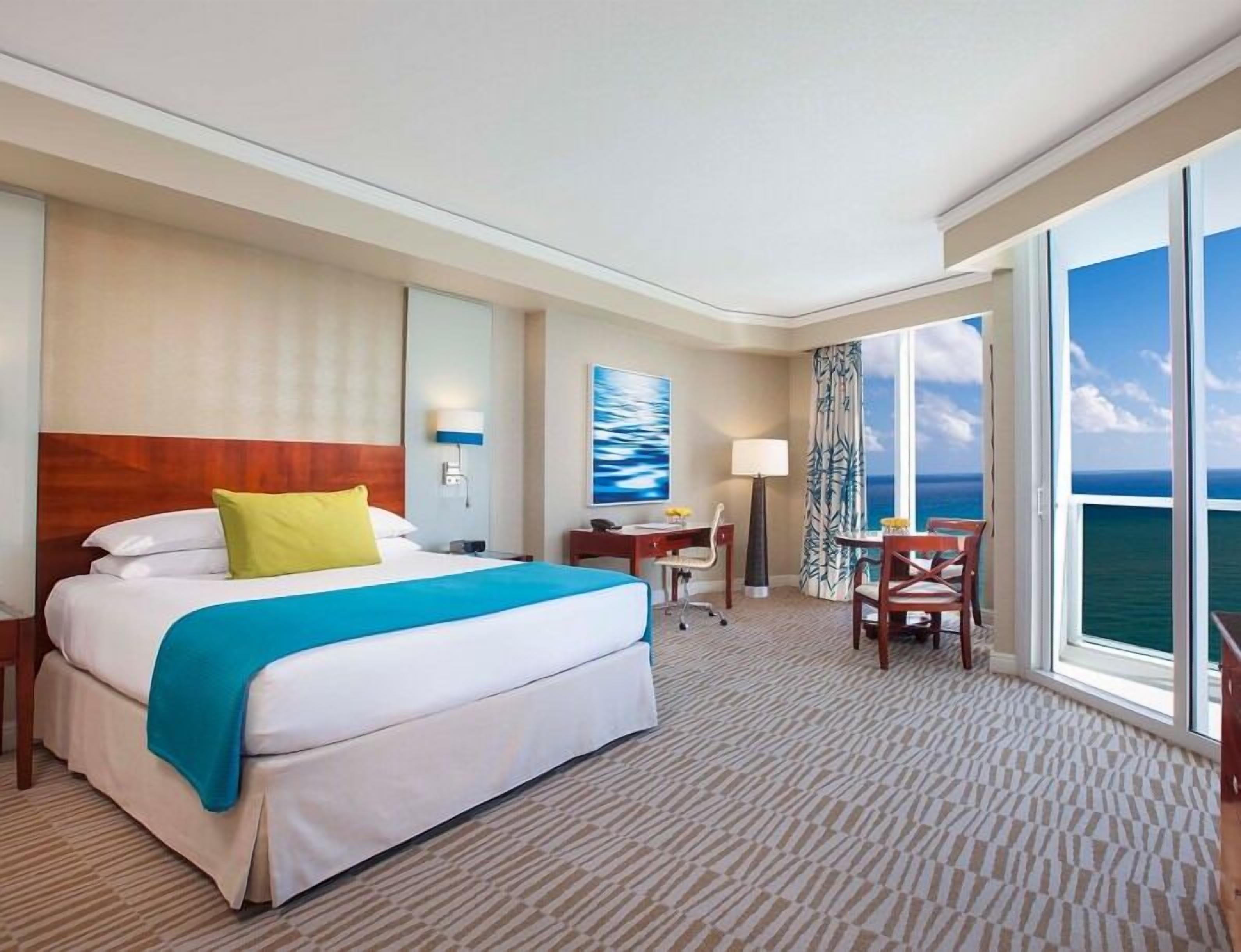 Relax and Unwind! Oceanfront Unit, Outdoor Pool, Near Golden Beach!