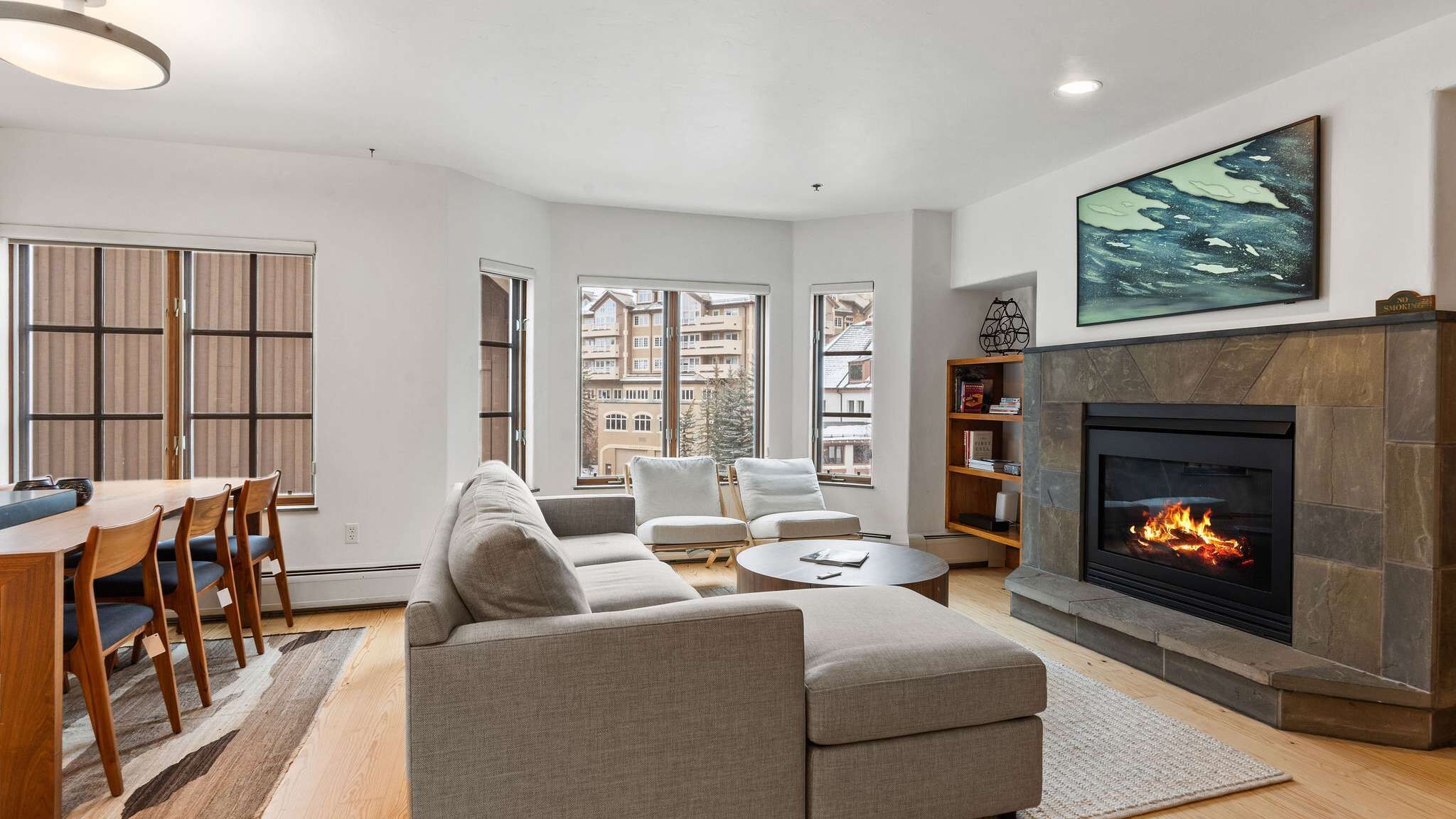 Smart TV, fireplace