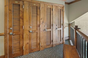 Interior - Beaver Creek Village 3 Bed Condo - Walk to Ski or Hike (Avon)