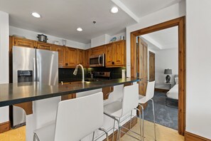 Fridge, microwave, oven, stovetop - Beaver Creek Village 3 Bed Condo - Walk to Ski or Hike (Avon)