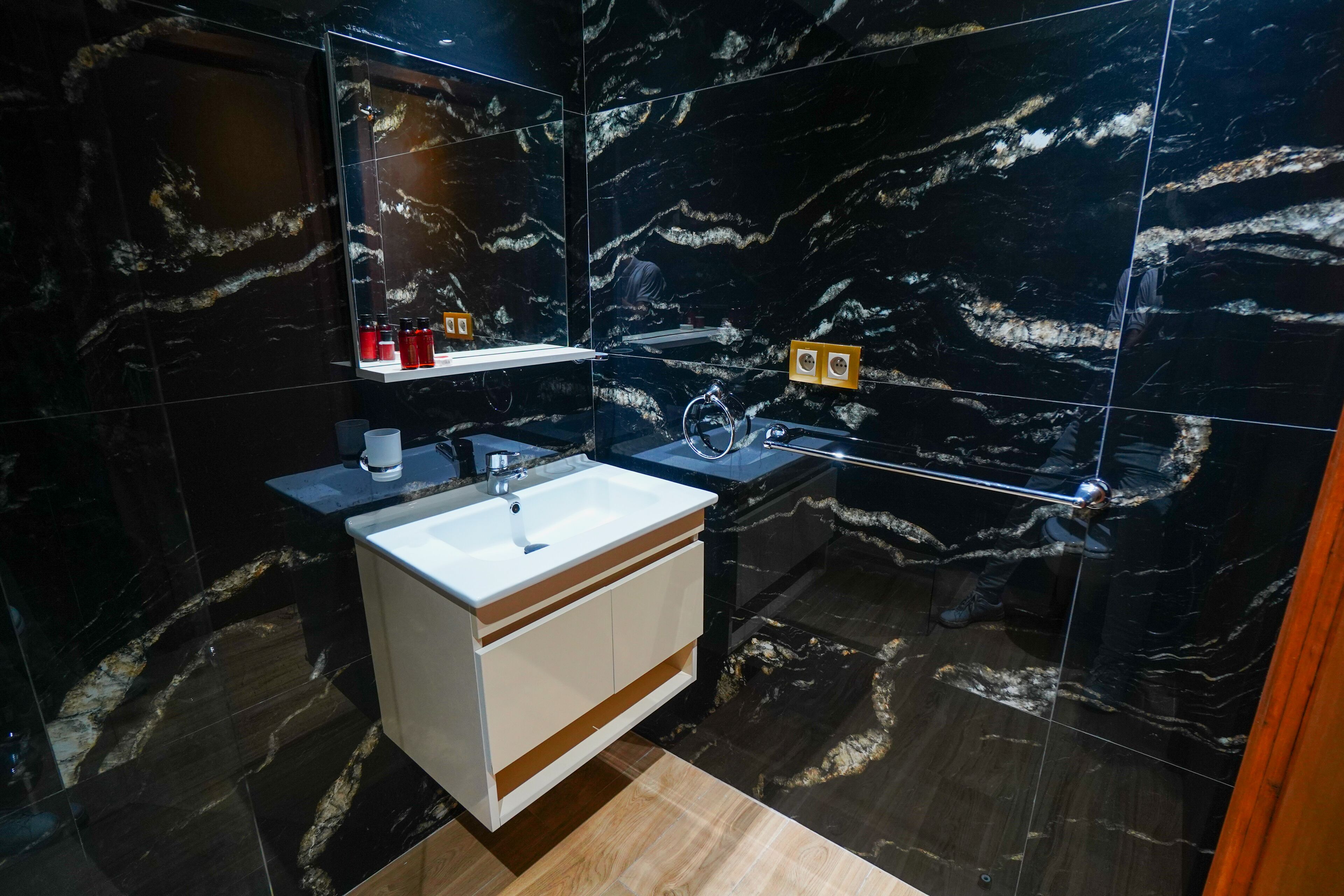 奢华公寓 | 浴室 | 免费洗浴用品、毛巾、肥皂、洗发水