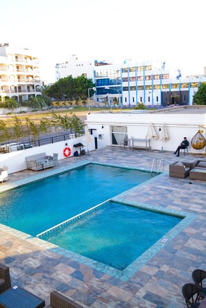 Outdoor pool, free pool cabanas, pool umbrellas