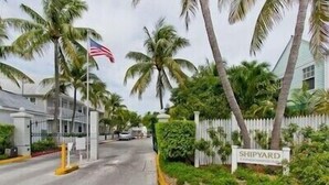 A gated residential area with a sign reading "SHIPYARD." - MAI TAI TERRACE - KEY WEST (Key West)