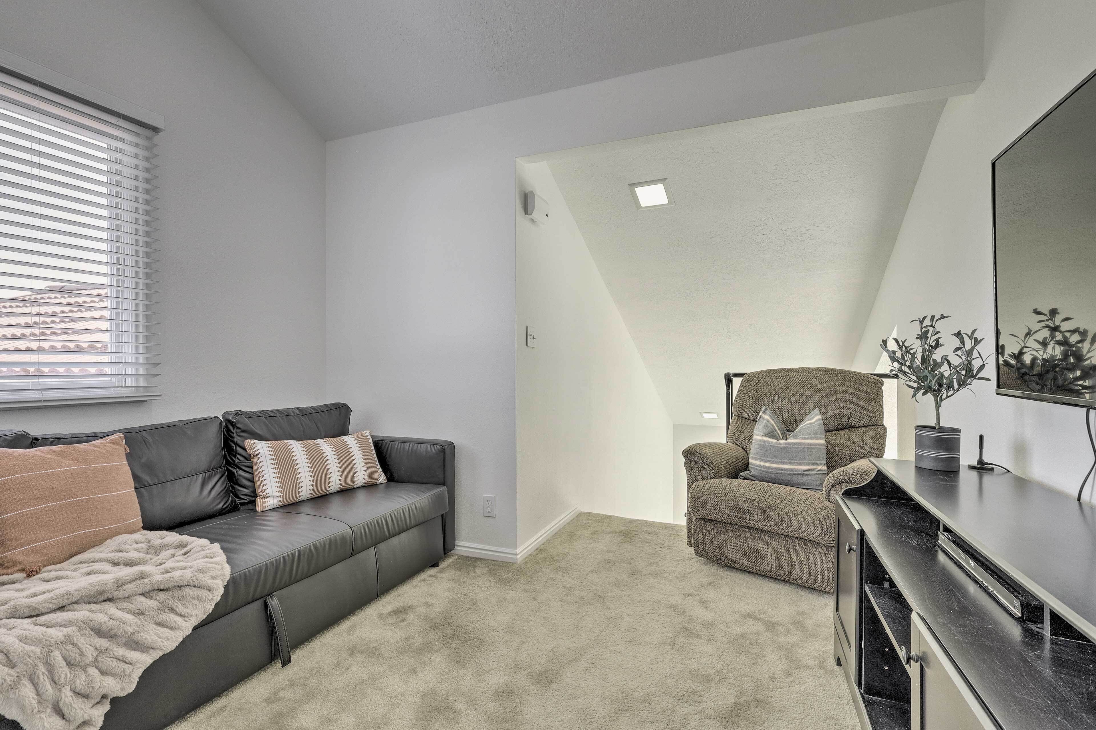 Sunny St George Condo w/ Mtn-View Balcony!