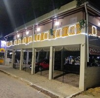 Fachada de la propiedad por la tarde o noche