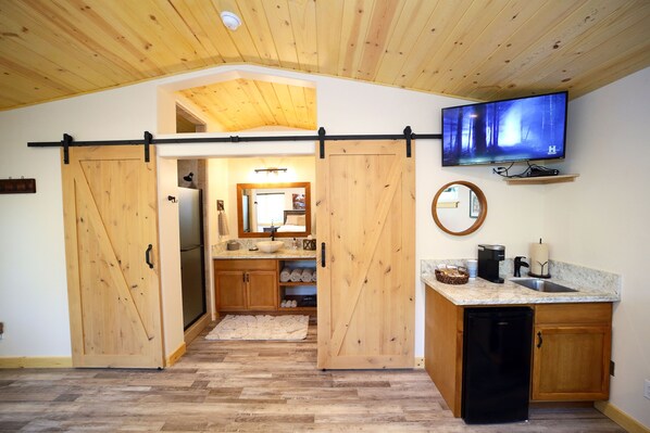 Interior - Red Mountain Suite 1 mile to Sequoia Natl Park! (Three Rivers)