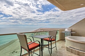 Tina de hidromasaje al aire libre