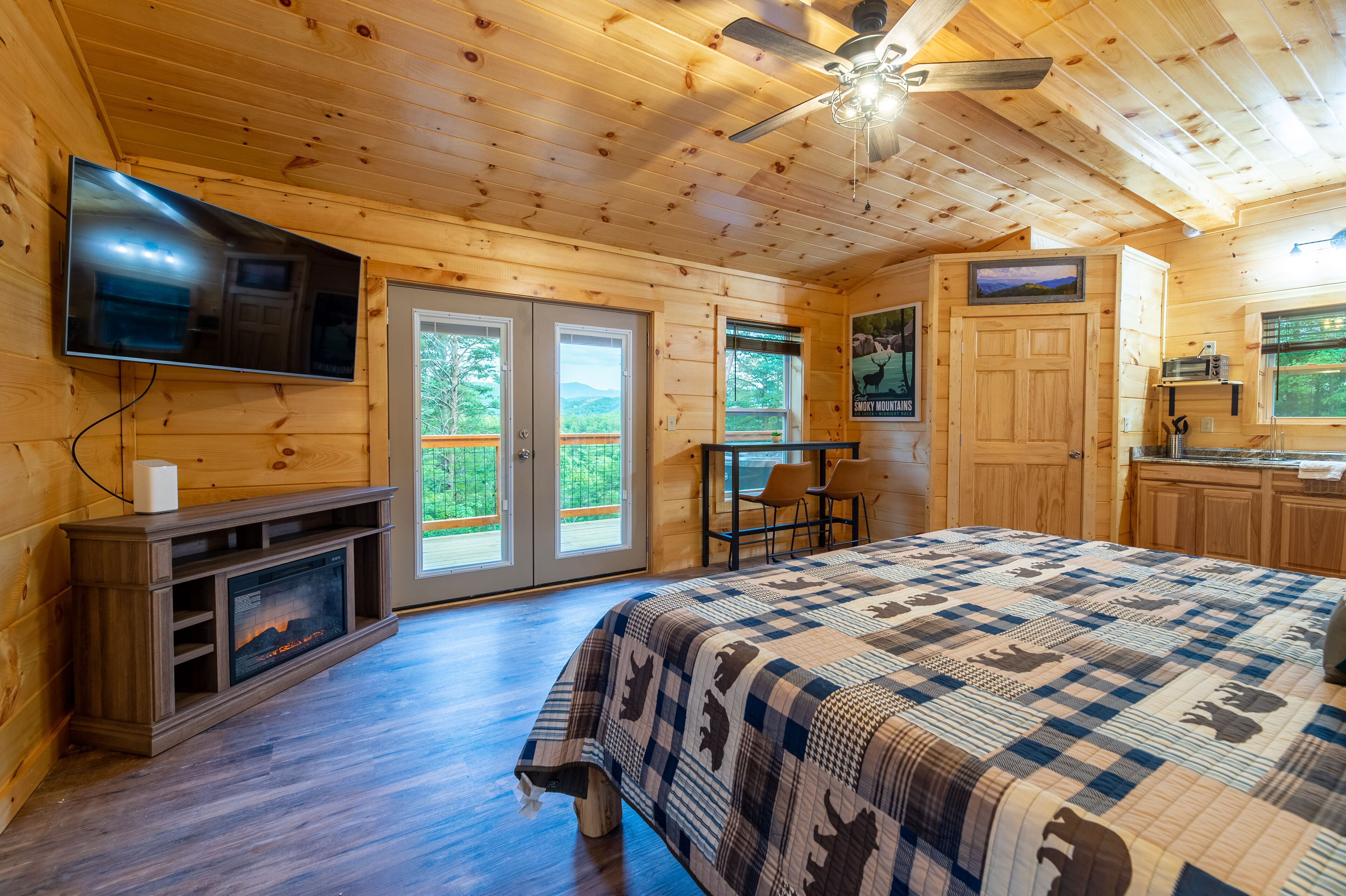 Brand new tiny cabin w/ view and hot tub!
