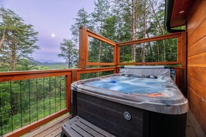 Outdoor spa tub - Tiny Cabin -Built in 2022- with Amazing View and Hot Tub! (Sevierville)