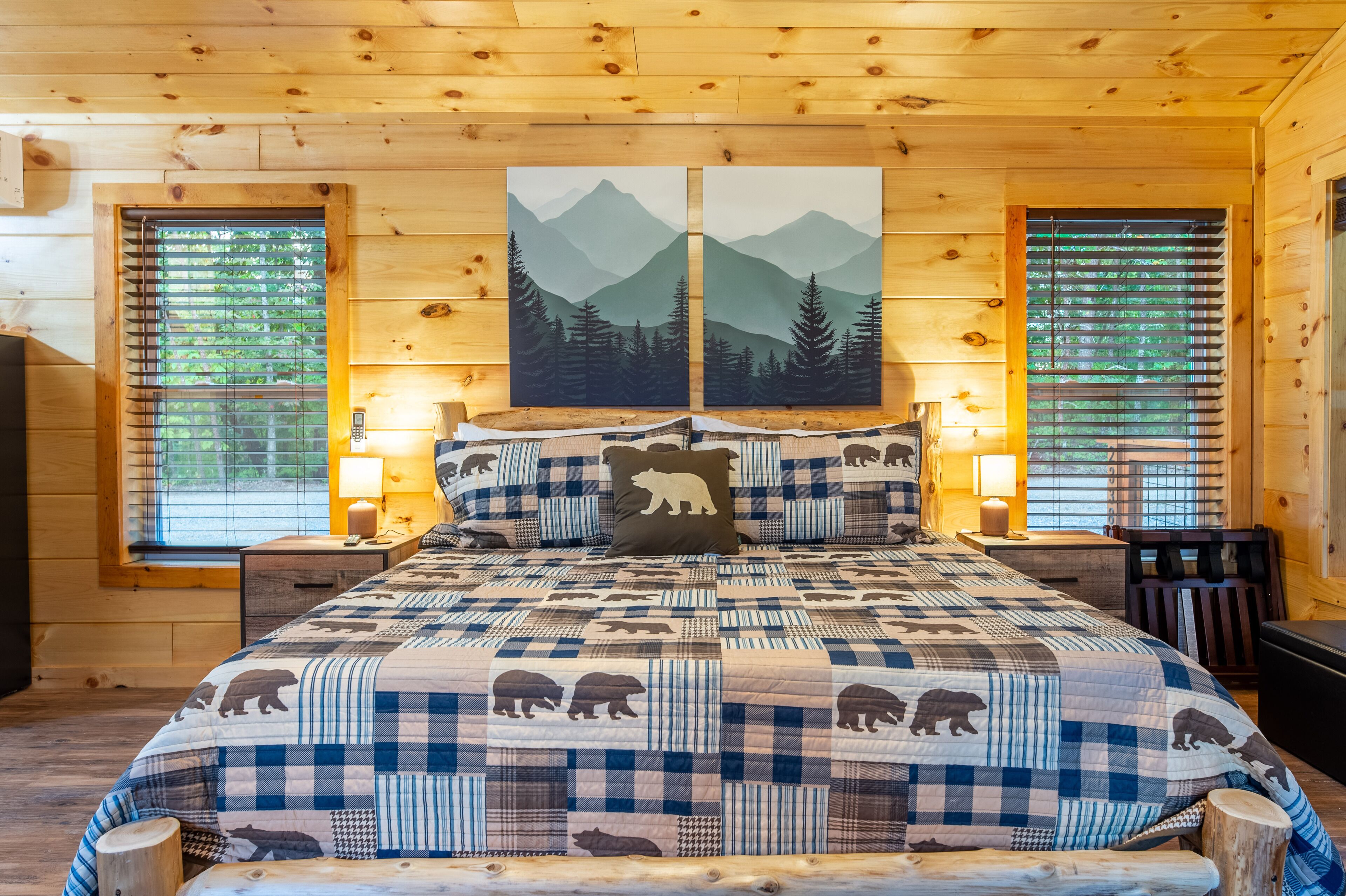 Brand new tiny cabin w/ view and hot tub!