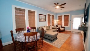 Smart TV, lettore DVD, videoteca, impianto stereo