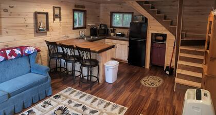 bunk house on a pristine lake 25 min from Mt katahdin awesome 4 wheeling