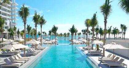 HOLIDAY SALE! - 2 BEDROOM SUITE at Luxurious Beachfront Resort