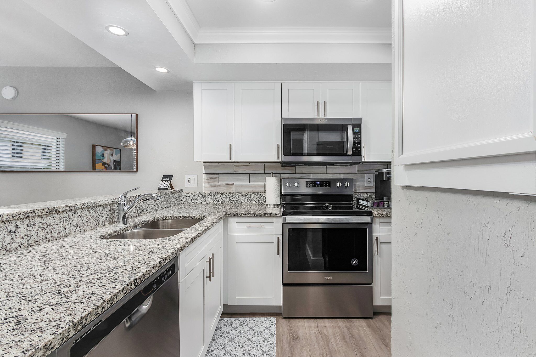 Frigorifero, microonde, forno, piano cottura