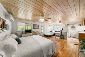 4 Schlafzimmer, Schreibtisch, Bügeleisen/Bügelbrett, WLAN