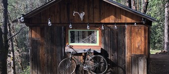 Holly’s Cottage in the Woods is meant for people who love to unplug.