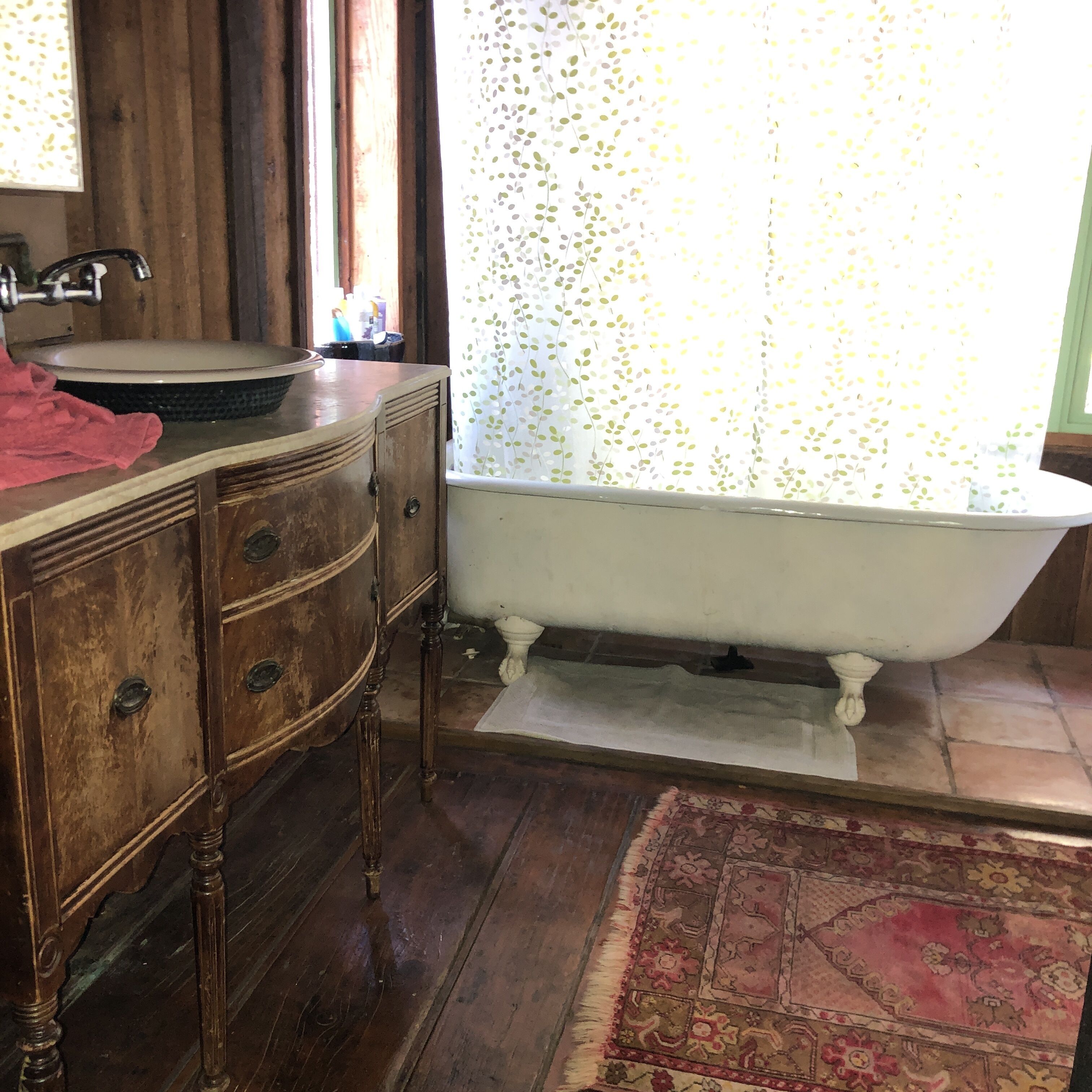 Holly’s Cottage in the Woods is meant for people who love to unplug.