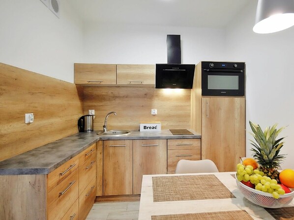 Microwave, dishwasher, freezer - Nice apartment for 5 guests with WIFI, pool, TV, balcony and pets allowed (Kolobrzeg)