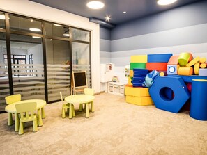 Children’s area - Nice apartment for 5 guests with WIFI, pool, TV, balcony and pets allowed (Kolobrzeg)