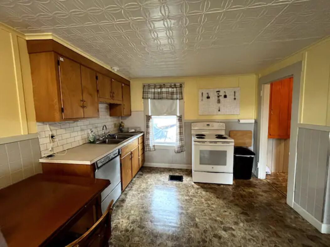 Cute 5-Bedroom Getaway in the heart of Littleton