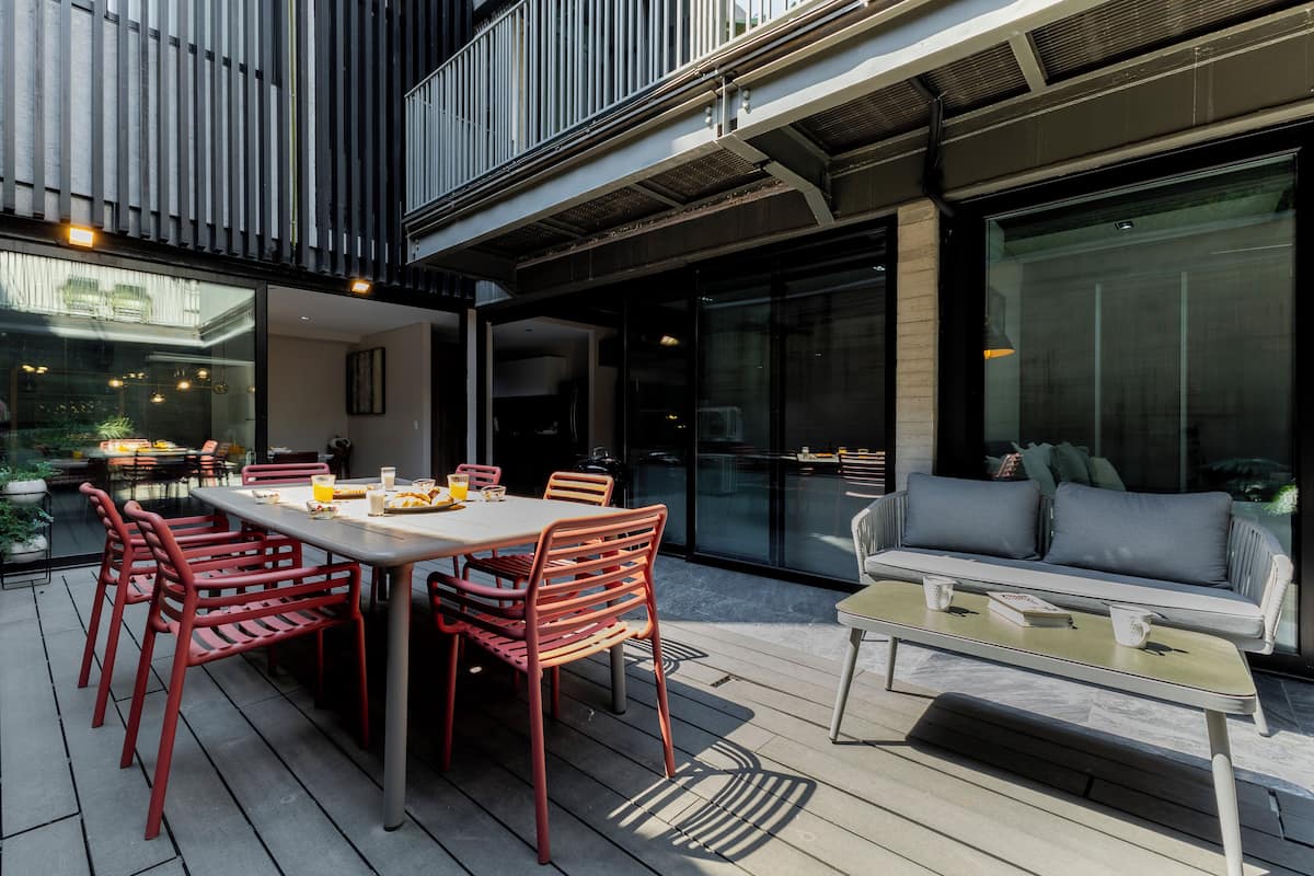 Luxe appartement, 2 slaapkamers, patio | Terras