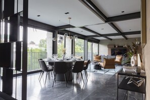 55-吋LED 液晶電視、有線頻道、電視、智慧音箱