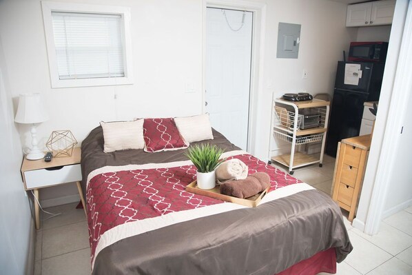 Iron/ironing board, WiFi, bed sheets - Cozy Private Studio (Miami)
