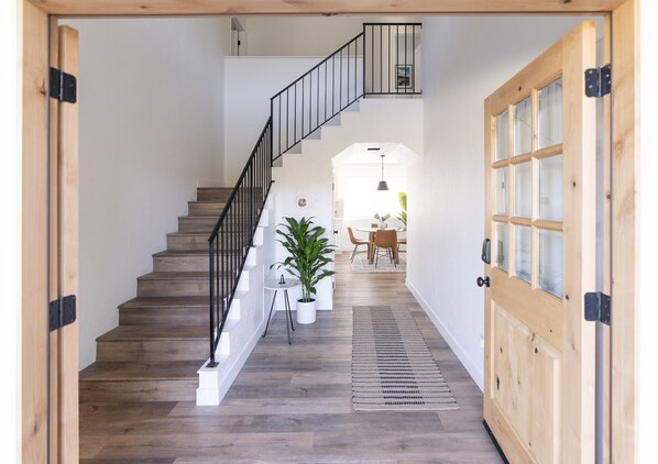 Interior - Spanish Casita With Game Room/Putting Green/ Beach VolleyBall/Pool Slide/Hottub! (Escondido)