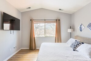 3 bedrooms, desk, iron/ironing board, travel cot