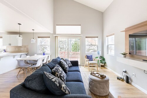 Designer Home conveniently located in Reno, NV