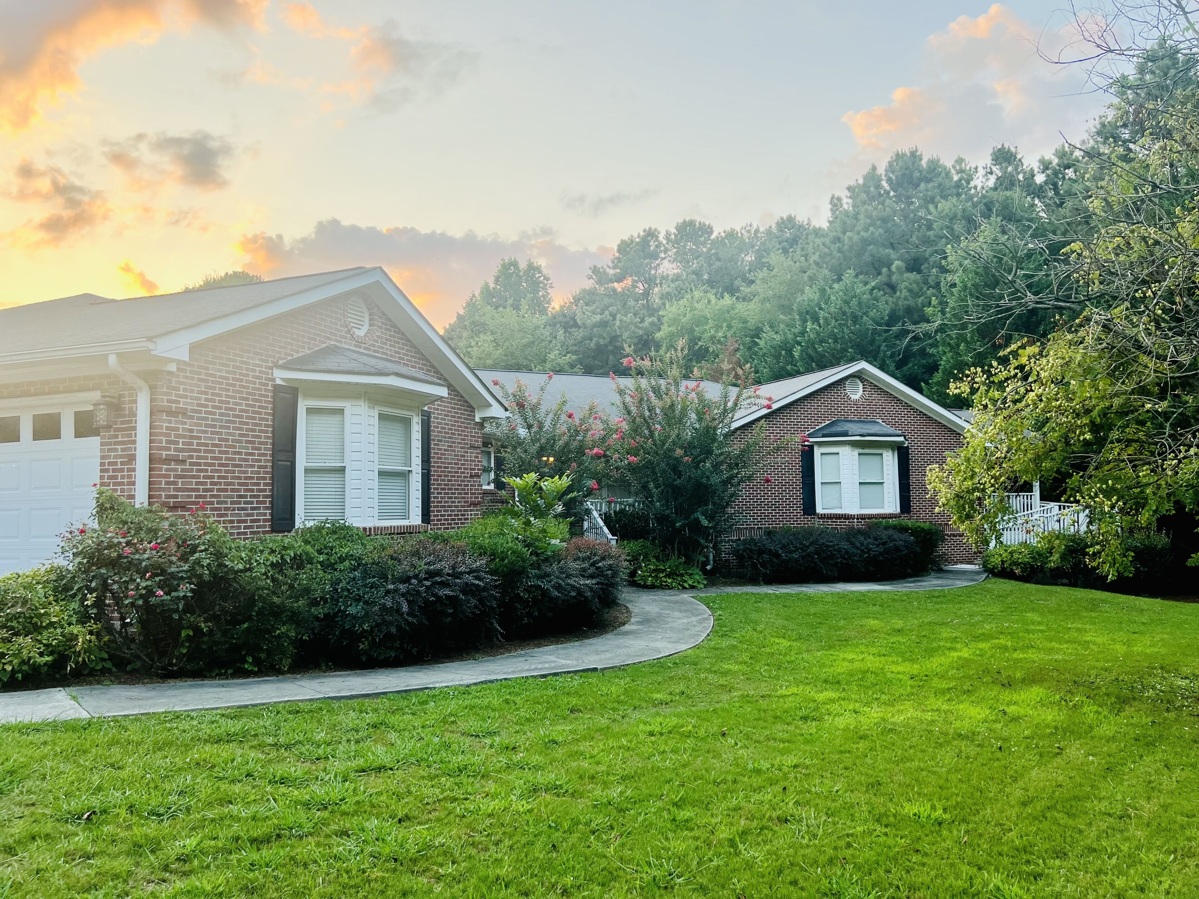 Spacious home w/ 8ft pool just 1.1 miles to 1-75