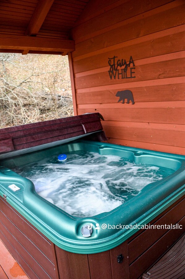 Outdoor spa tub