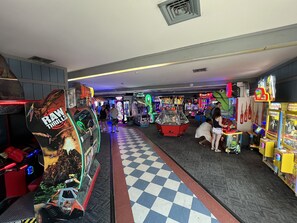 Games room - Sand In My Boots<br>Condo Beach view, 3 bed, 1 bath (Murrells Inlet)