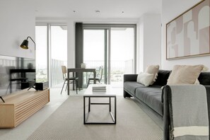 Télévision, chaîne hi-fi