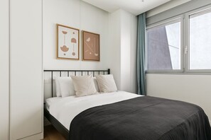 1 bedroom, iron/ironing board, WiFi, bed sheets - Amazing Chueca 1BR, in the heart of Madrid, by Blueground (Madrid)