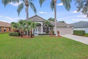 Property grounds - Beautiful Beach Home w/ lakeview, near Disneyworld (Melbourne)