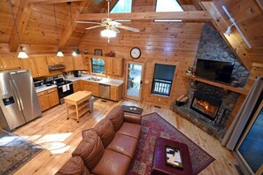 Smart-tv, pejs, dvd-afspiller, bøger