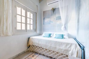 2 habitaciones, tabla de planchar con plancha y cuna de viaje 