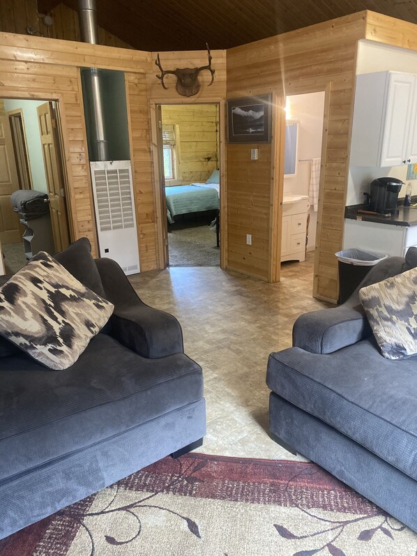 2 Schlafzimmer, BĂŒgeleisen/BĂŒgelbrett, WLAN, BettwĂ€sche